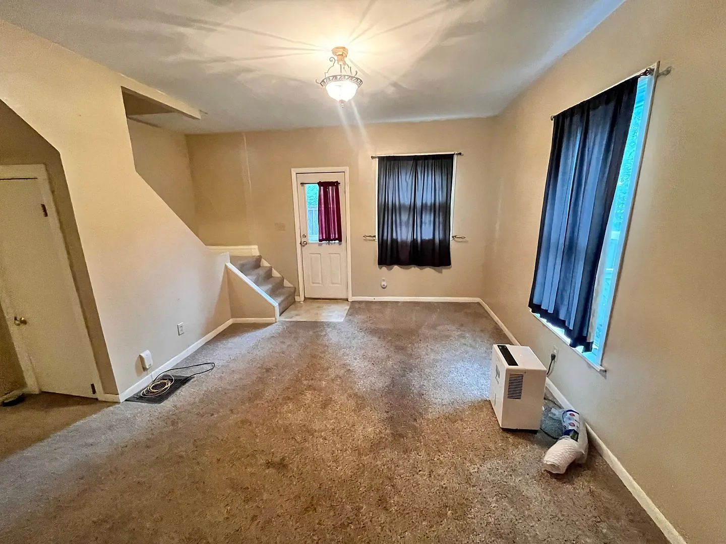 3 Bed, 2 bath House! — Photo 2