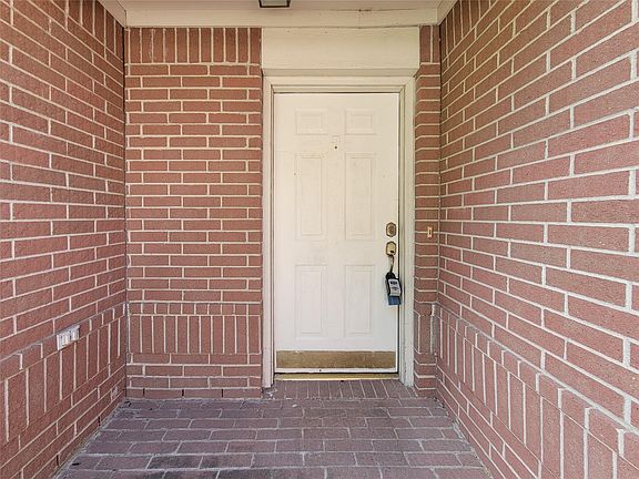4th image of 6411 Majesty Ln
