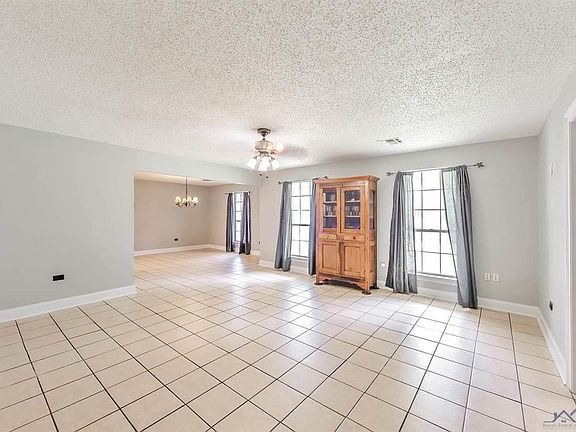 3rd image of 304 Melrose Dr
