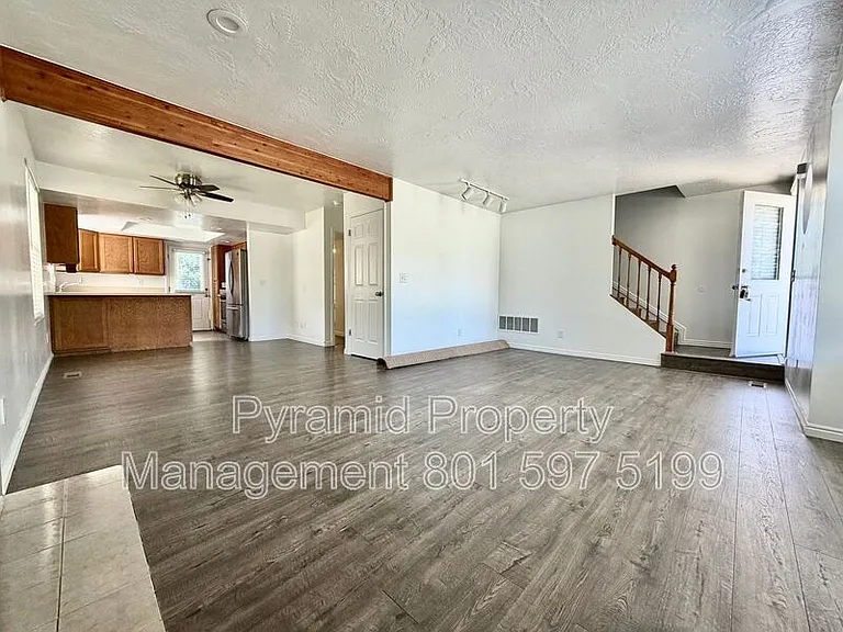 1091 Shepard Ln — Photo 5