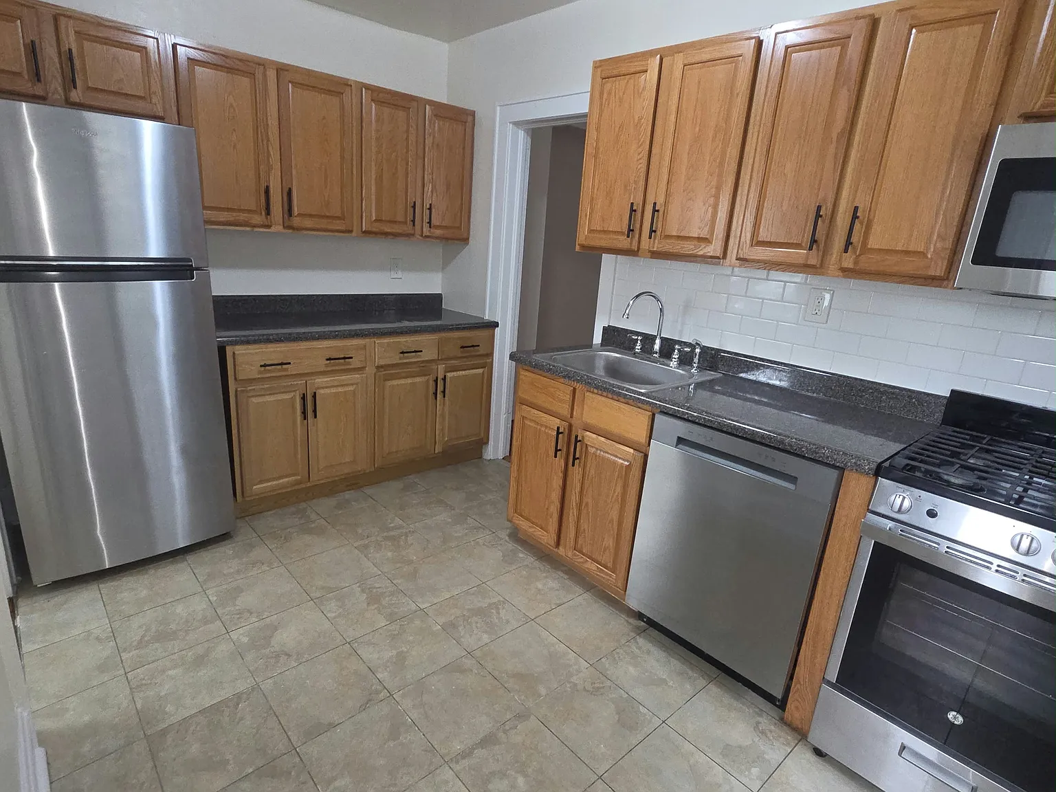 2 bed, 1100 sqft, $3,450 — Photo 1