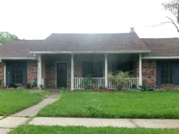 915 Hackberry St, La Porte, TX 77571