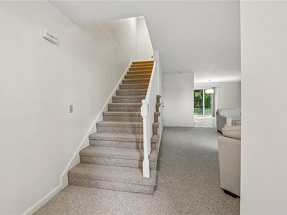 4th image of 8 Cinnamon Ln