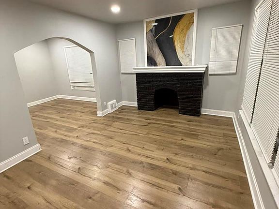 2nd image of 15895 Kentucky St