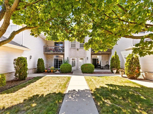 6200 S Creekside DRIVE #4, Cudahy, WI 53110