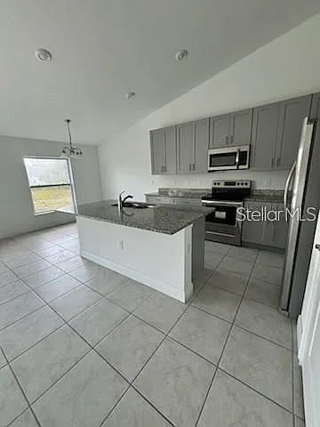 4 bed, 3.0 bath, 2110 sqft, $2,000 — Photo 4