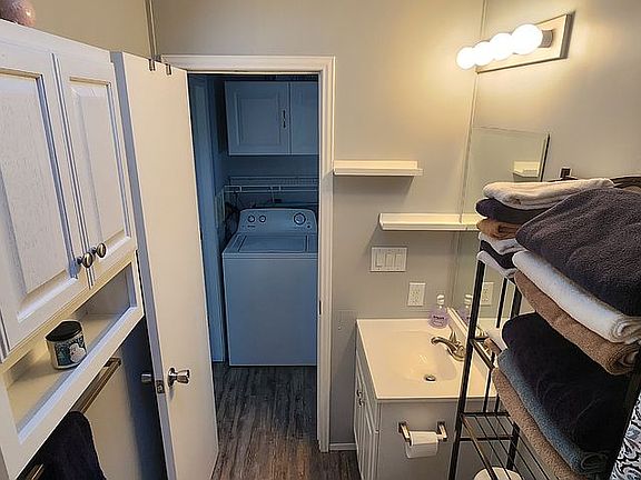 4th image of 6 Ledgemere Ln