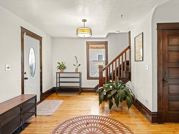 5th image of 3322 39th Ave S