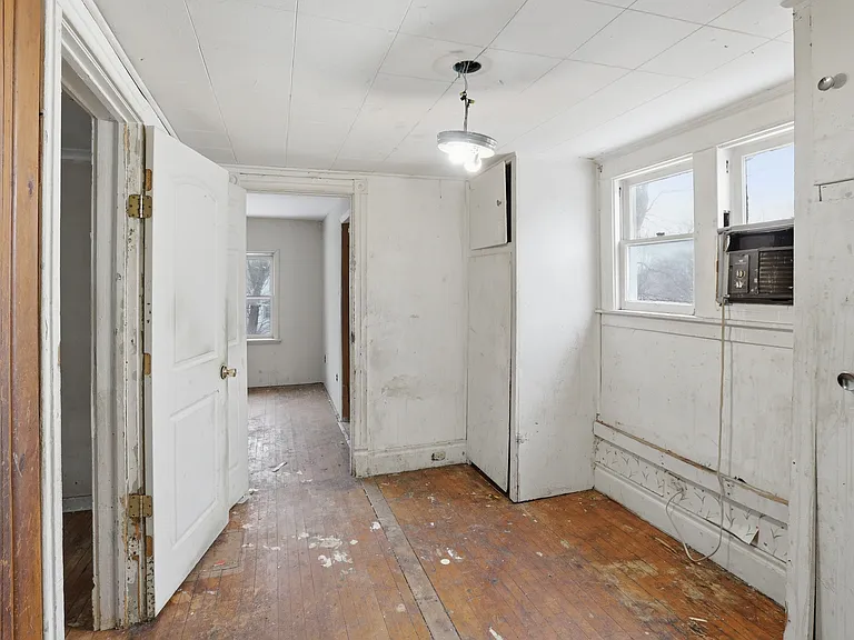 2310 Jerome St — Photo 8