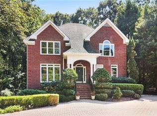 225 Sheridan Point Ln, Sandy Springs, GA 30342