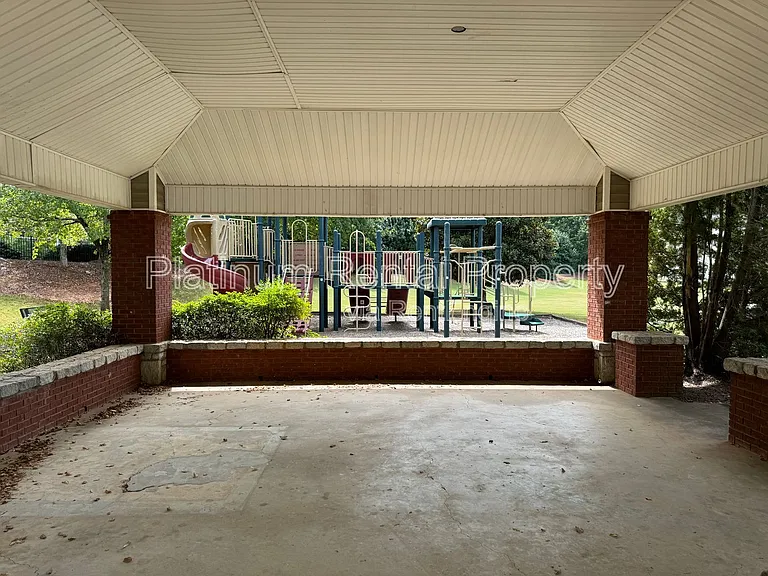 1823 Broadway St — Photo 32