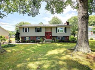 132 Green Acres Dr, Hurricane, WV 25526