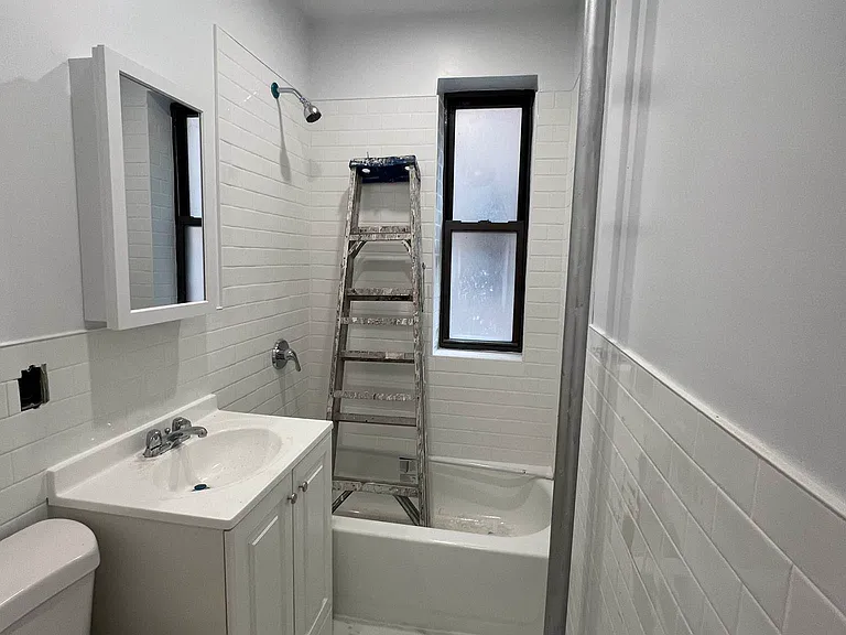 11-24 46th Ave #1B — Photo 8