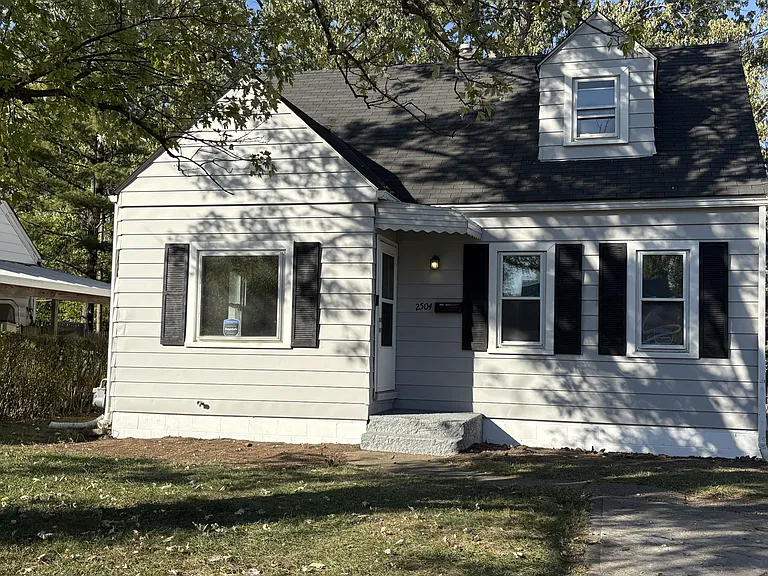 2504 Vendome Dr — Photo 3