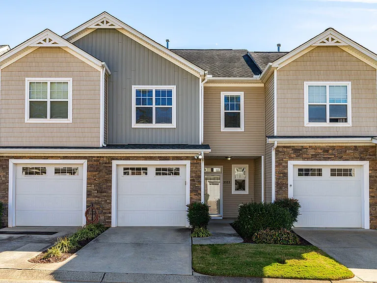 2522 Spring Oaks Way — Photo 1