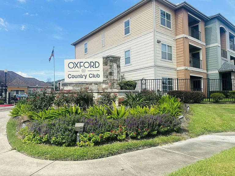 Oxford at Country Club — Photo 2