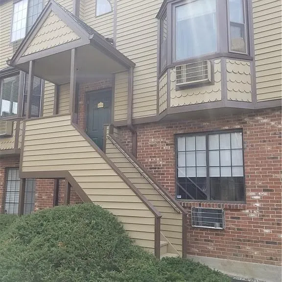 8 Oakwood Ave #C5 — Photo 1