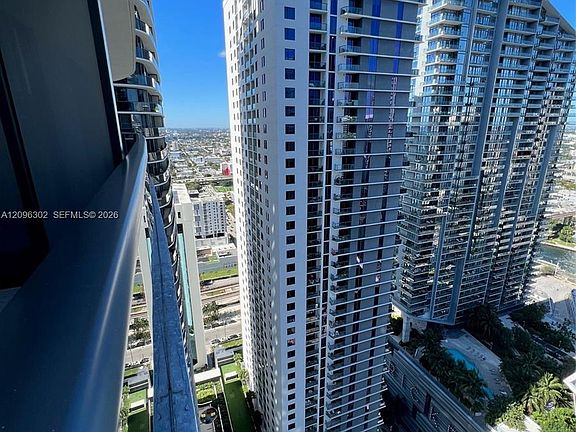 4th image of 45 SW 9th St APT 3709