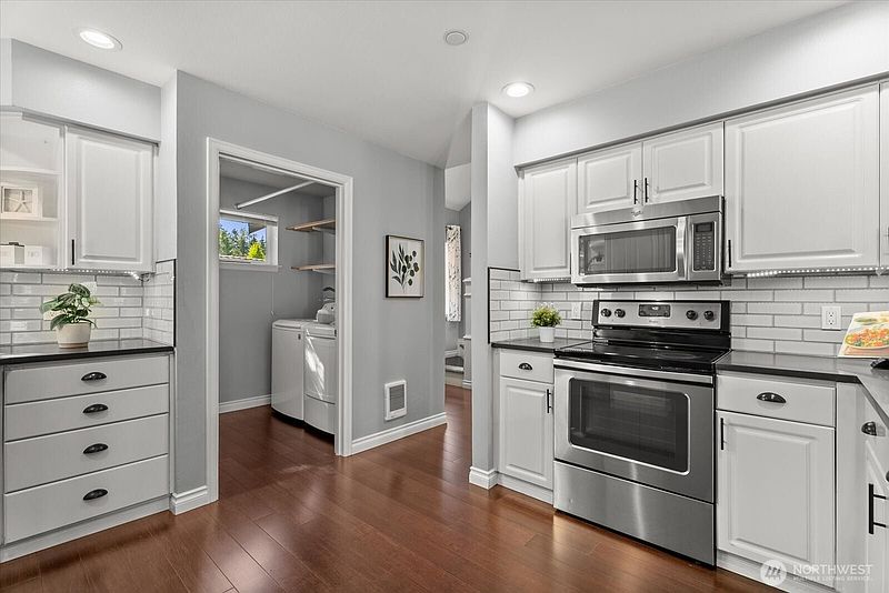 5th image of 2300 Jefferson Ave NE #G131