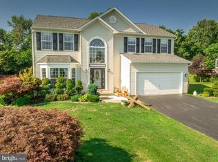 16 Avenel Ct, Charles Town, WV 25414