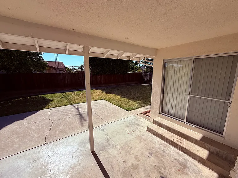 1043 Grove Ave — Photo 8