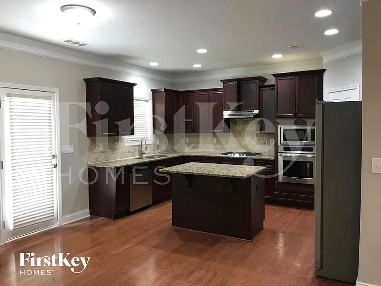 531 Garden View Ct — Photo 4