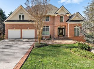 60 Hillcrest Dr, Weaverville, NC 28787