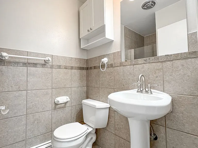 152 E Johnson St — Photo 5
