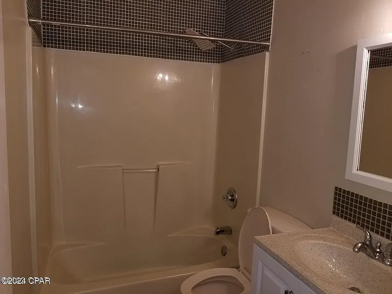 202 Castile Cir — Photo 16