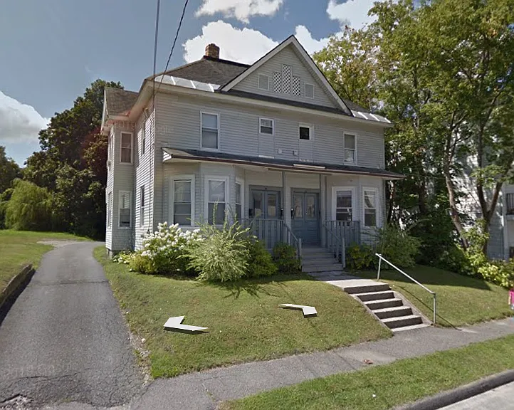35 Kent Ave — Photo 13