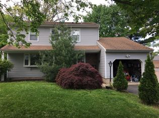5 Sterling Ct, Edison, NJ 08817