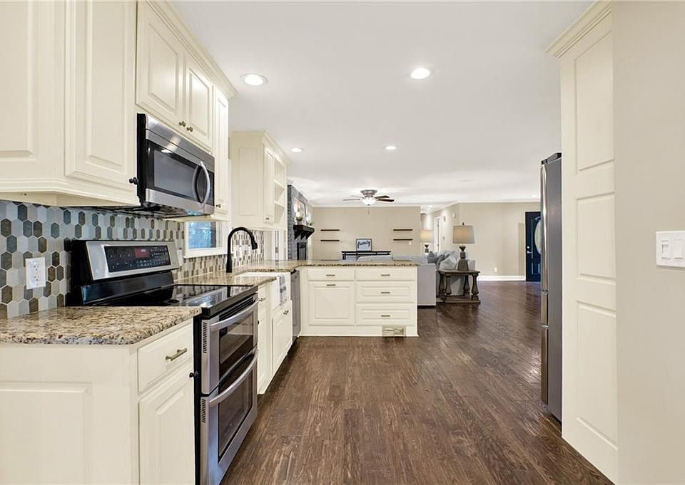 1st image of 4353 White Oak Dr