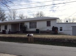 410 E Higgins St, Morrilton, AR 72110