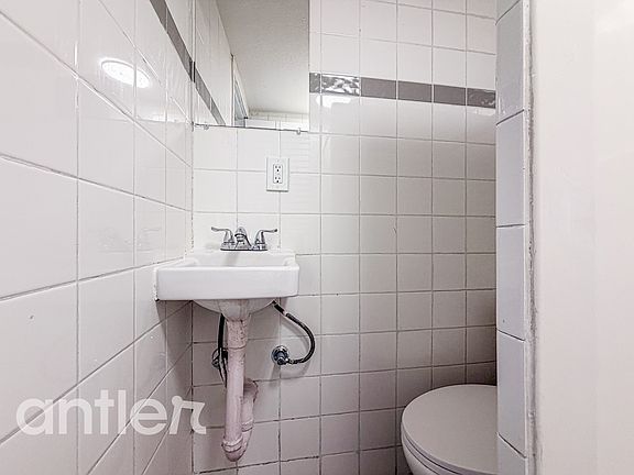 5th image of 5617 Lexington Ave #Y317