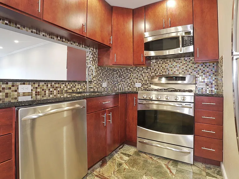 1001 Clinton St #5B — Photo 2