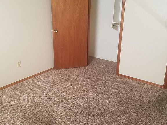 4th image of 315 Vicksburg Cir APT 3