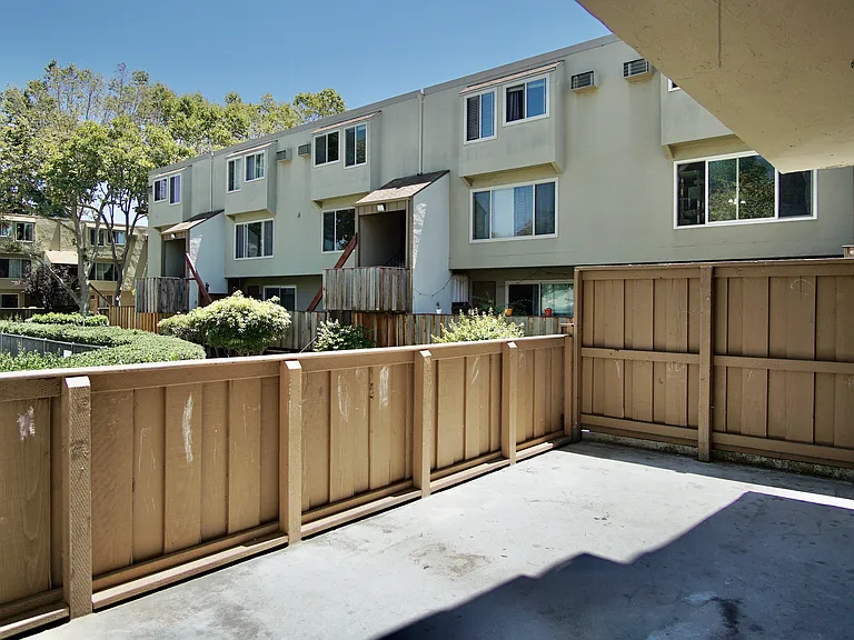 410 Auburn Way #1 — Photo 2