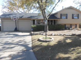 1572 SW Kent Pl, Topeka, KS 66604