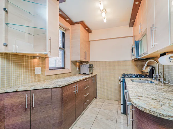 2546 East 13th Street image 4 of 29