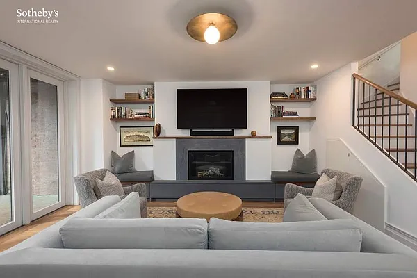 Sold by Sotheby's International Realty | media 14