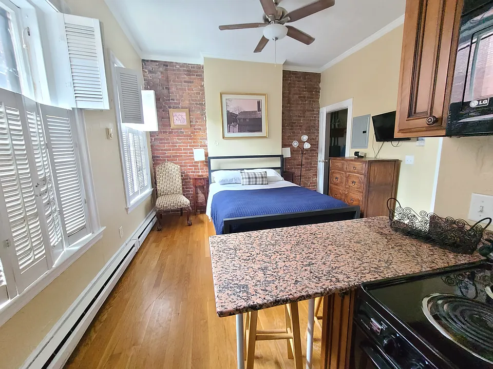 48 Hereford St #4