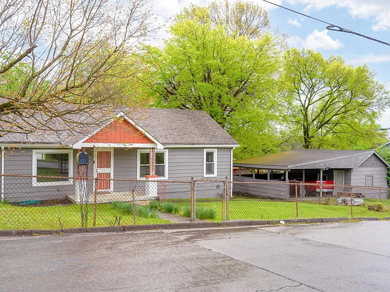 1507 Meridian St — Photo 4