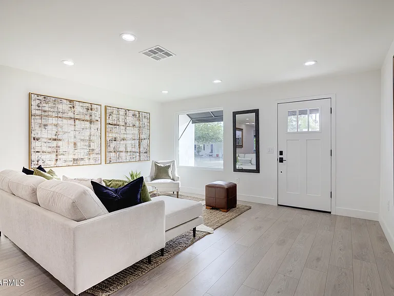 4235 N 35th Way — Photo 5