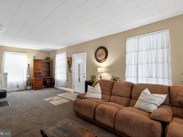 10 E Pine St, Delmar, MD 21875