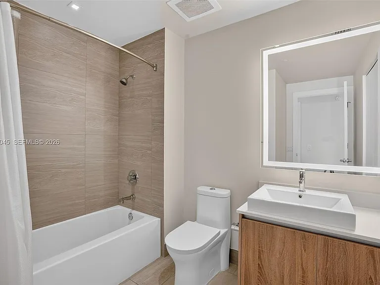 2960 NE 207th St #505 — Photo 23