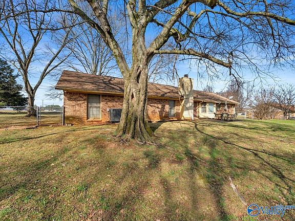 5th image of 1231 Hughes Rd