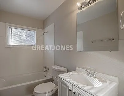3 bed, 1.0 bath, 934 sqft, $1,440 — Photo 2