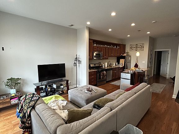3rd image of 3060 W Armitage Ave APT 202