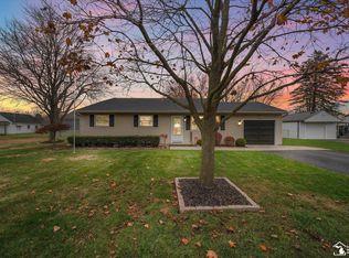 928 Dempster St, Temperance, MI 48182