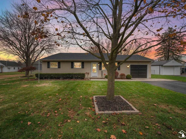 928 Dempster St, Temperance, MI 48182